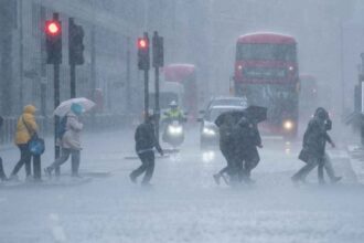 Bad weather is affecting flights, three flights to and from Delhi have been cancelled - weather impacts flights