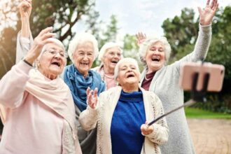 Old age will be spent in fun- these 3 most popular schemes will take all the tension and will give you only benefits- note down the details