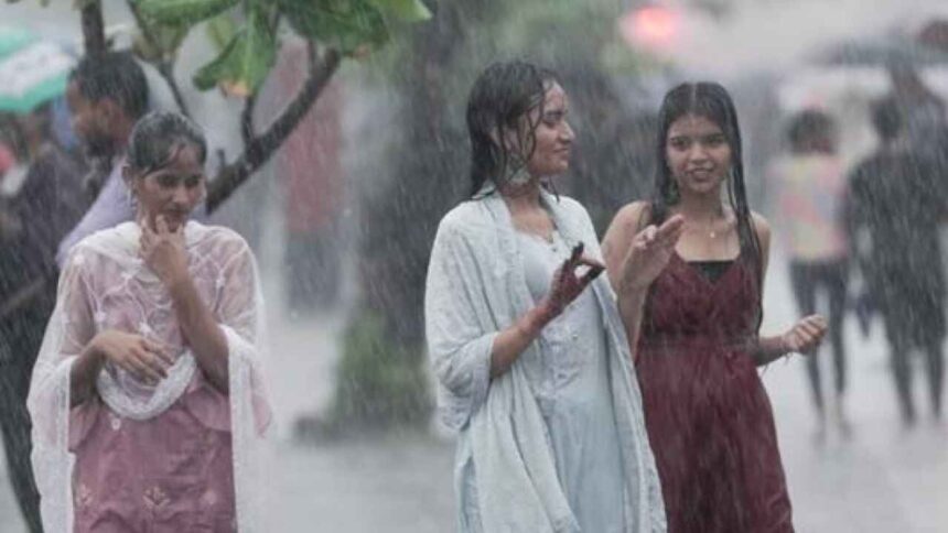 IMD Rainfall Alert Temperature drops amid drizzle in the capital, know today's weather