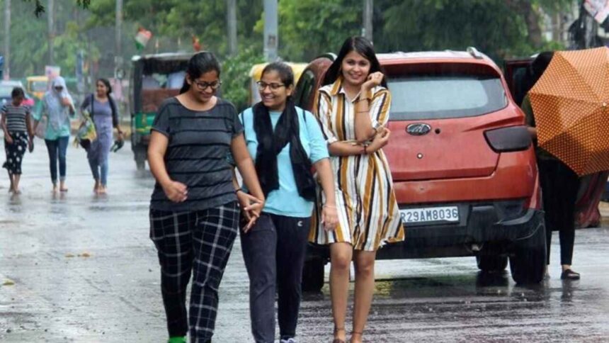 Rainfall Alert Chances of rain in Delhi today, IMD warns of lightning in UP, know the weather updates